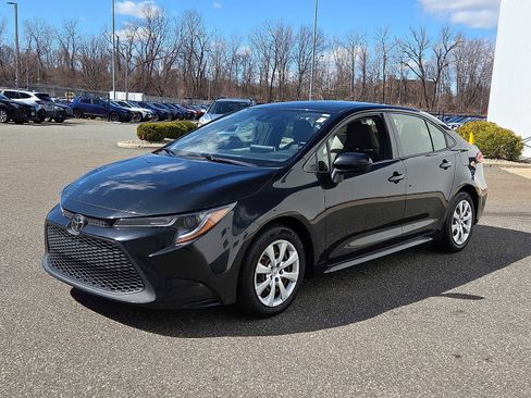 Used 2020 Toyota Corolla LE image 3