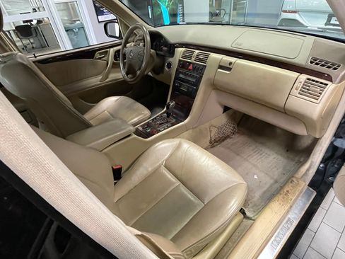 Used 2001 Mercedes-Benz E 320 Sedan image 9