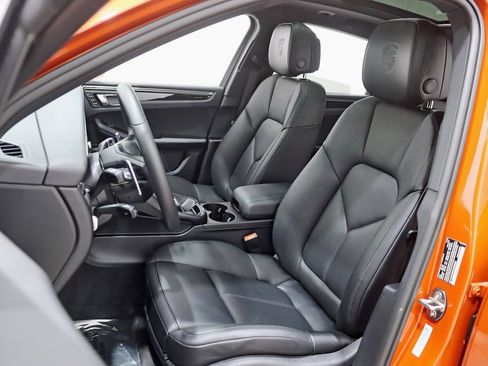 Used 2025 Porsche Macan AWD/4WD image 24