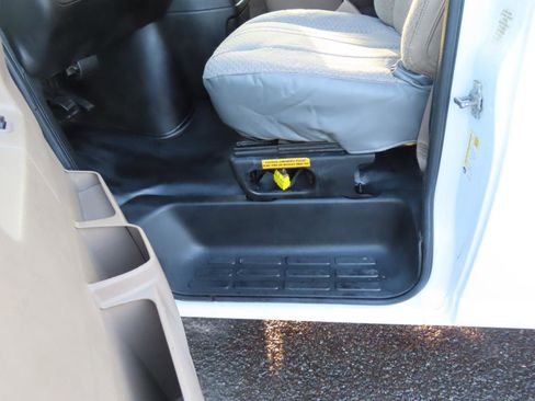 Used 2017 Chevrolet Express 2500 image 8