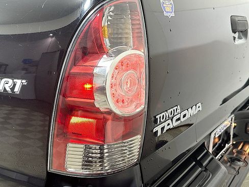 Used 2011 Toyota Tacoma 4x4 Double Cab image 23