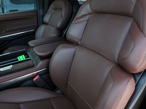 New 2026 Lincoln Navigator Reserve AWD/4WD image 36