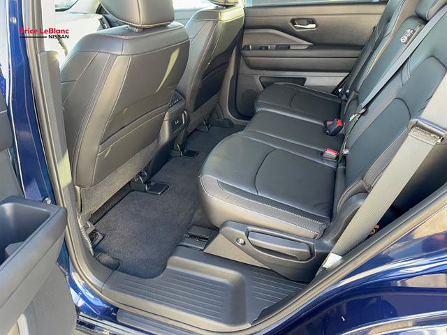 Used 2025 Nissan Pathfinder SL FWD image 25