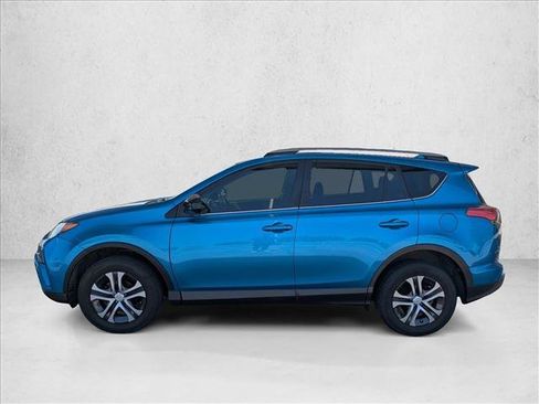 Used 2018 Toyota RAV4 LE FWD image 8