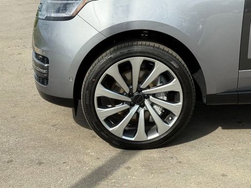New 2026 Land Rover Range Rover Long Wheelbase SE AWD/4WD image 9