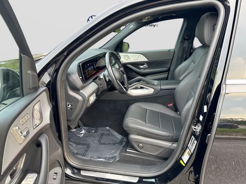 Used 2025 Mercedes-Benz GLS 450 4MATIC image 10