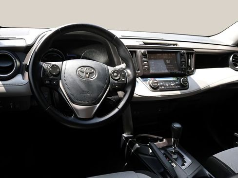 Used 2017 Toyota RAV4 XLE AWD/4WD image 15