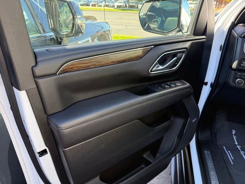 Used 2023 Chevrolet Suburban Premier image 11