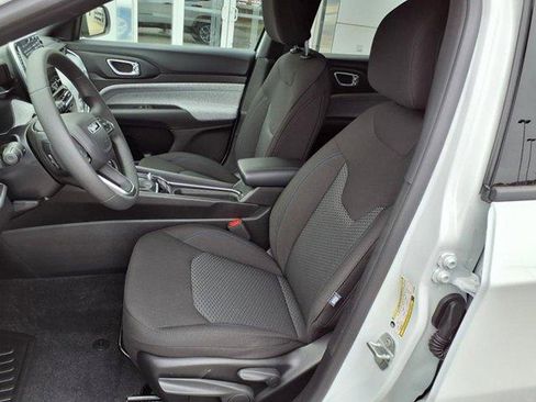 New 2025 Jeep Compass Sport image 17