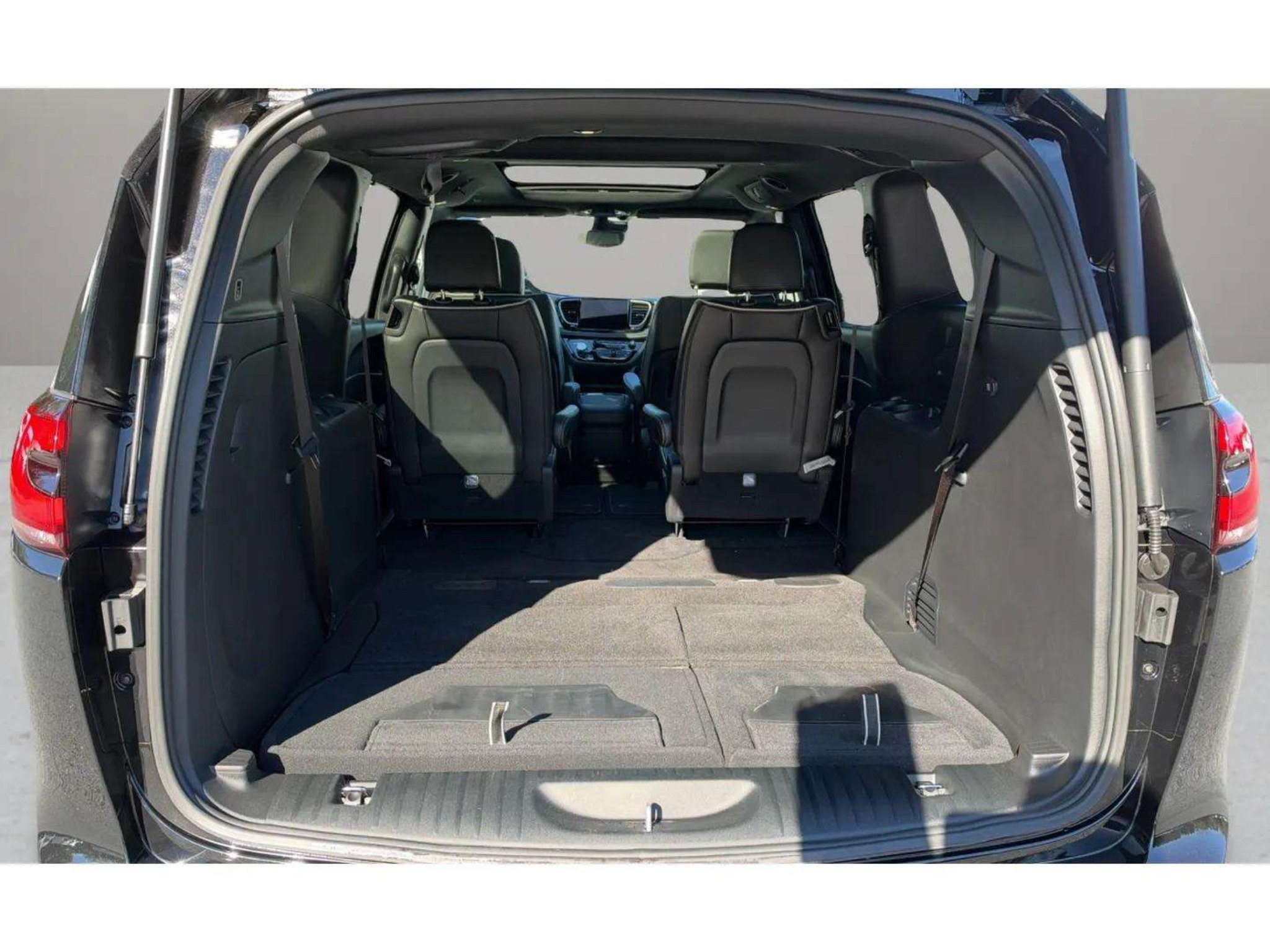 Used 2025 Chrysler Pacifica Limited FWD image 10
