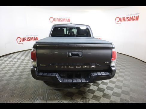 Used 2021 Toyota Tacoma TRD Off-Road w/ Technology Package AWD/4WD image 10