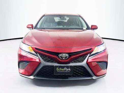 Used 2018 Toyota Camry SE w/ Convenience Package image 2