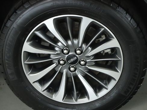 Used 2022 Lincoln Nautilus Reserve image 40