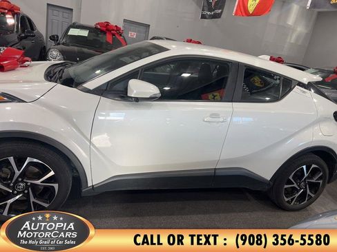 Used 2021 Toyota C-HR XLE image 3