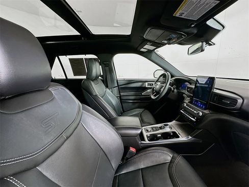 Used 2020 Ford Explorer ST w/ ST Street Pack image 31