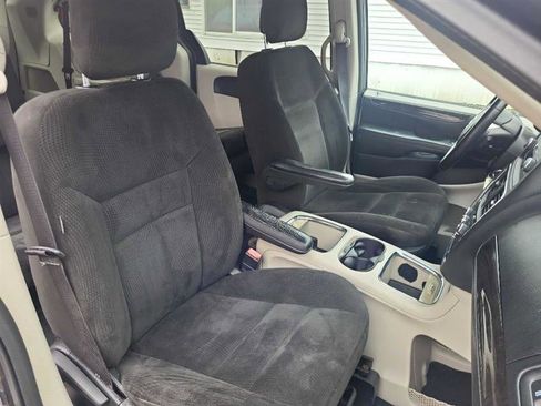 Used 2015 Dodge Grand Caravan SXT w/ UConnect Hands-Free Group FWD image 11