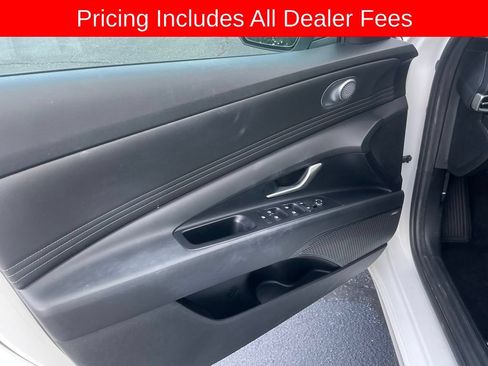 Used 2023 Hyundai Elantra Limited FWD image 9