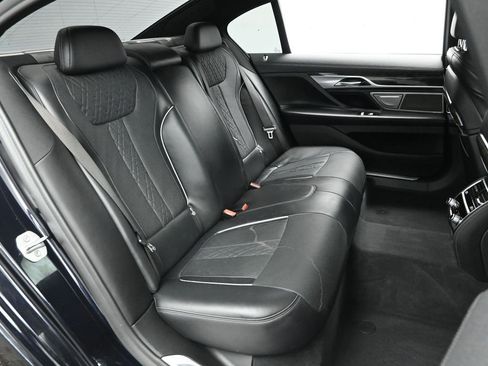 Used 2019 BMW 750i image 19