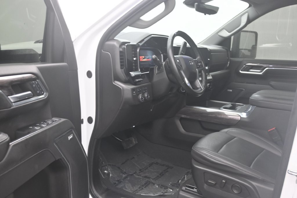 Used 2024 Chevrolet Silverado 2500 LTZ w/ LTZ Plus Package AWD/4WD image 10