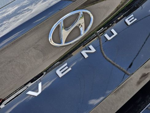 New 2026 Hyundai Venue SEL FWD image 11