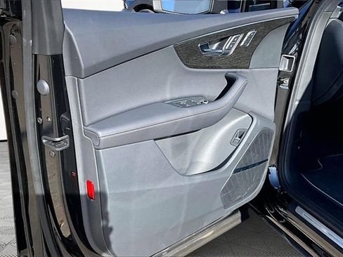 Used 2025 Audi Q7 3.0T Prestige w/ Prestige Package image 18