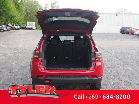 Used 2023 Jeep Compass Trailhawk w/ Trailhawk Elite Group AWD/4WD image 18