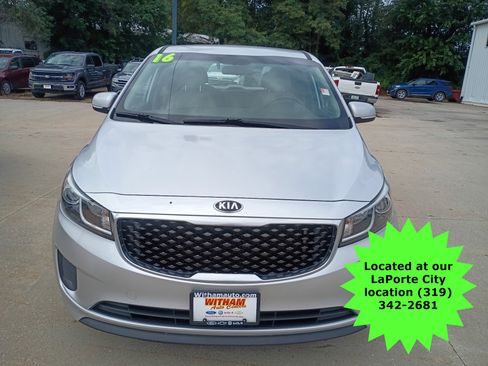 Used 2016 Kia Sedona L image 7