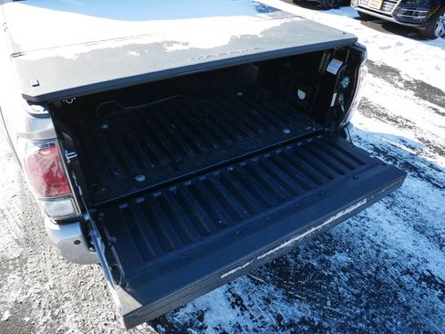 Used 2021 Toyota Tacoma Limited image 18
