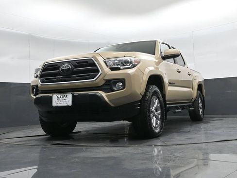Certified 2018 Toyota Tacoma SR5 image 35