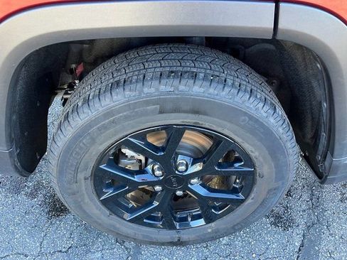 Used 2024 Jeep Grand Cherokee Altitude image 20