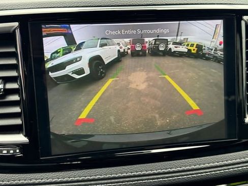 Certified 2025 Chrysler Pacifica Select image 25