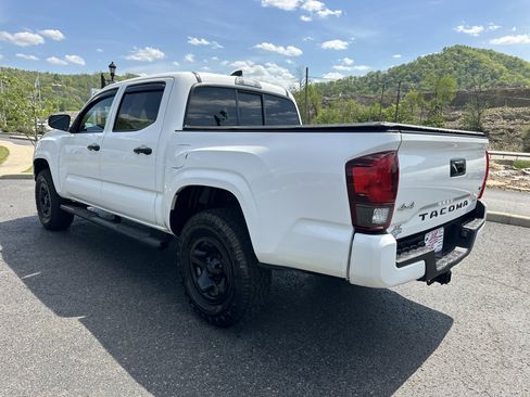 Used 2020 Toyota Tacoma SR AWD/4WD image 4