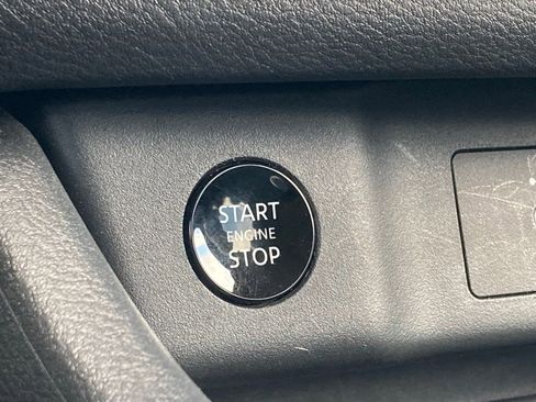 Used 2025 Nissan Rogue SV image 25