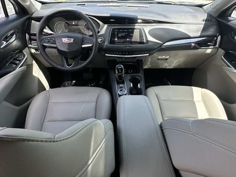 Certified 2022 Cadillac XT4 Luxury w/ Cold Weather Package FWD image 18