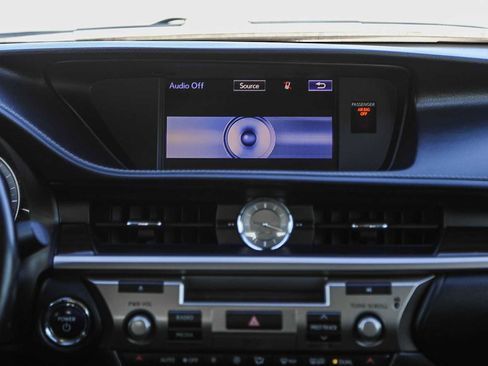Used 2016 Lexus ES 300h w/ Ultra Luxury Package FWD image 14