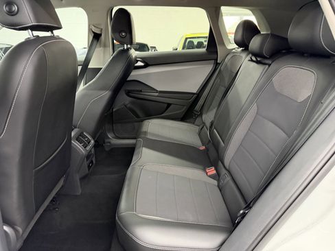 Used 2023 Volkswagen Taos SE w/ Panoramic Sunroof Package image 22