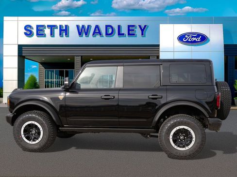 New 2025 Ford Bronco Badlands image 3