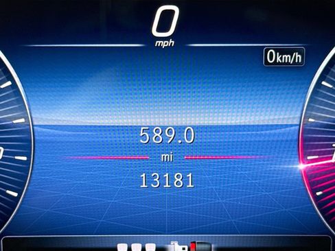 Used 2025 Mercedes-Benz GLB 250 image 11