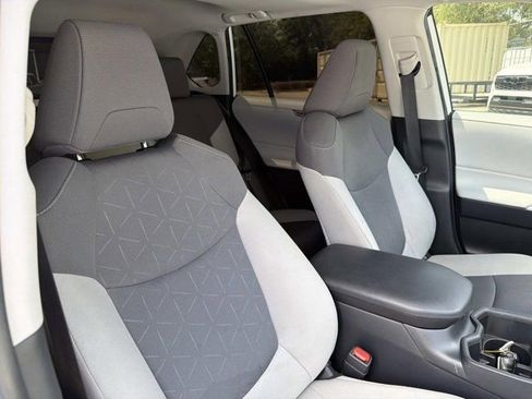 Used 2024 Toyota RAV4 XLE w/ Convenience Package FWD image 17