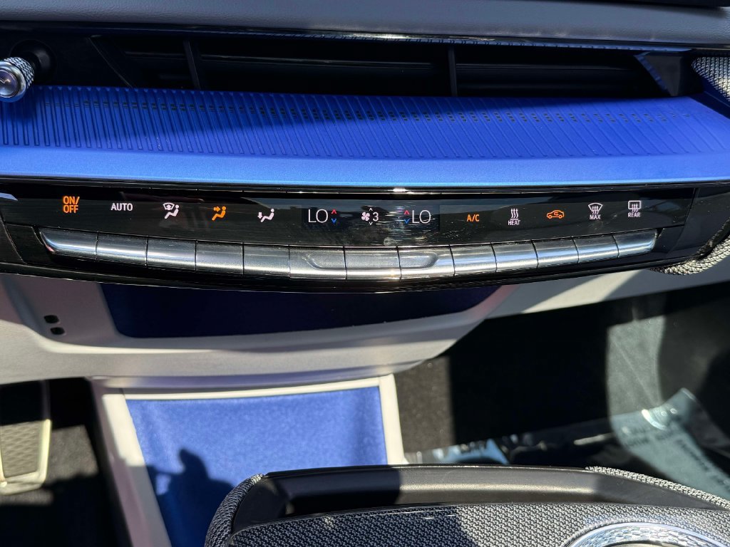 Used 2025 Cadillac Optiq Sport 1 w/ LPO, ONYX Package AWD/4WD image 24