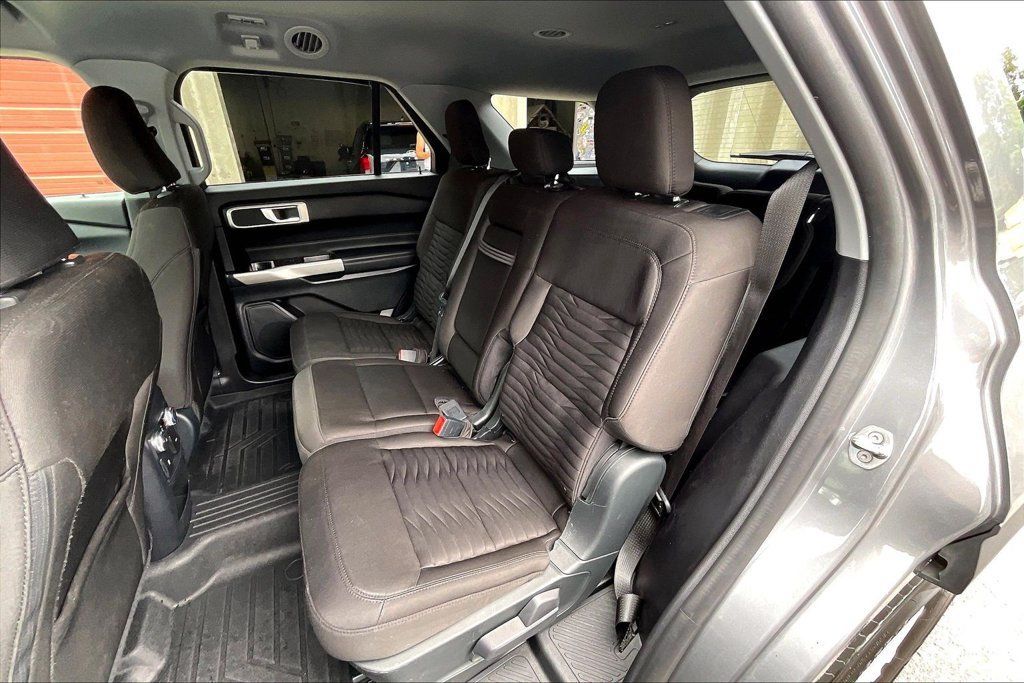 Used 2021 Ford Explorer XLT AWD/4WD image 25