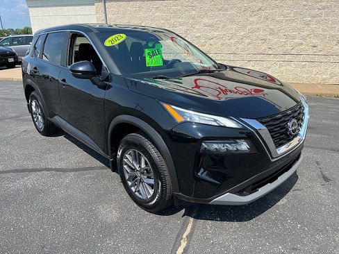 Used 2023 Nissan Rogue S AWD/4WD image 2