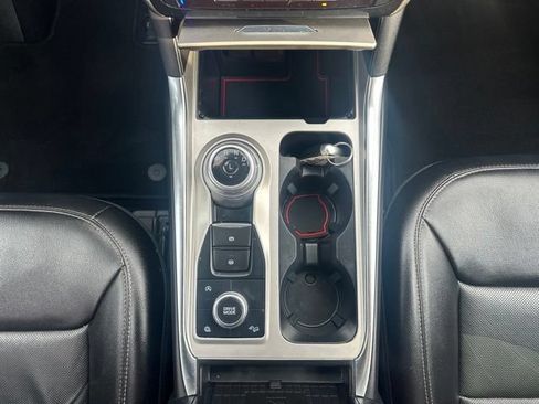 Used 2022 Ford Explorer Limited w/ Equipment Group 301A AWD/4WD image 38