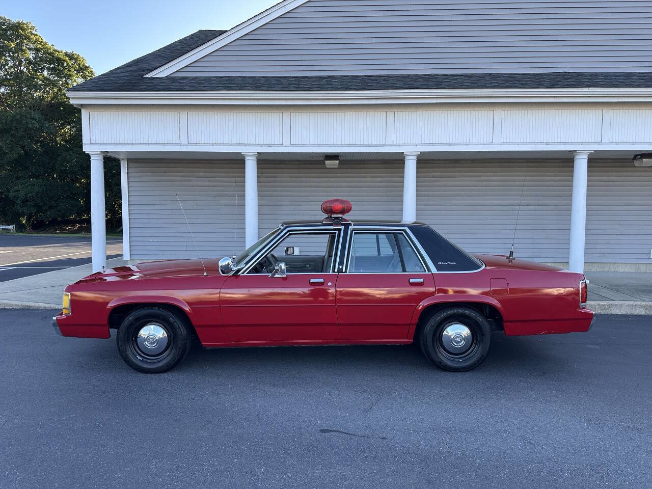 Used 1990 Ford LTD Crown Victoria RWD image 3