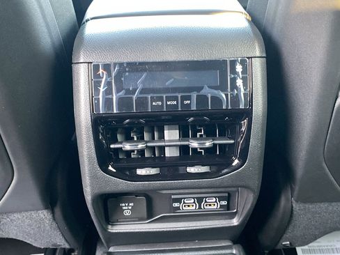 New 2025 Jeep Grand Cherokee L Altitude image 22