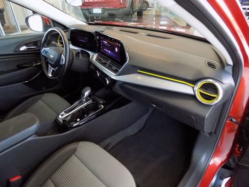 Used 2024 Chevrolet Trax LT w/ Driver Confidence Package FWD image 26
