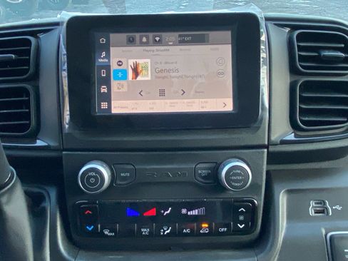 Used 2025 RAM ProMaster 2500 w/ Storage Group image 13