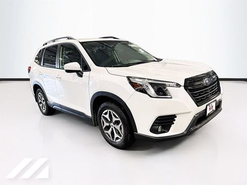 Used 2024 Subaru Forester Premium AWD/4WD image 3