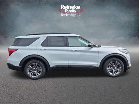 New 2026 Ford Explorer Active w/ Active Comfort Package AWD/4WD image 4