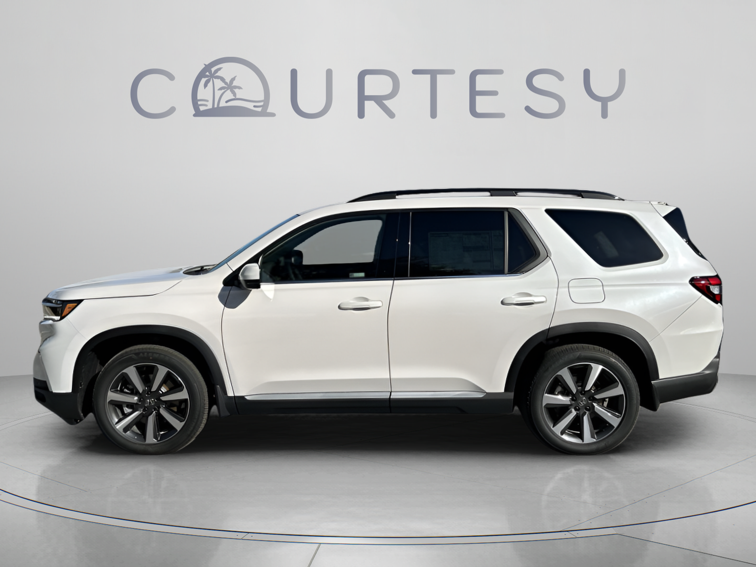 Used 2024 Honda Pilot Touring image 4